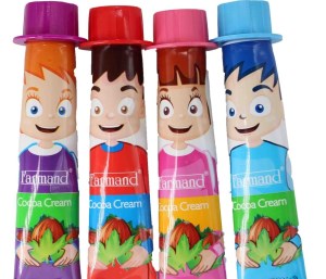 کرم کاکائو عروسکی فرمند